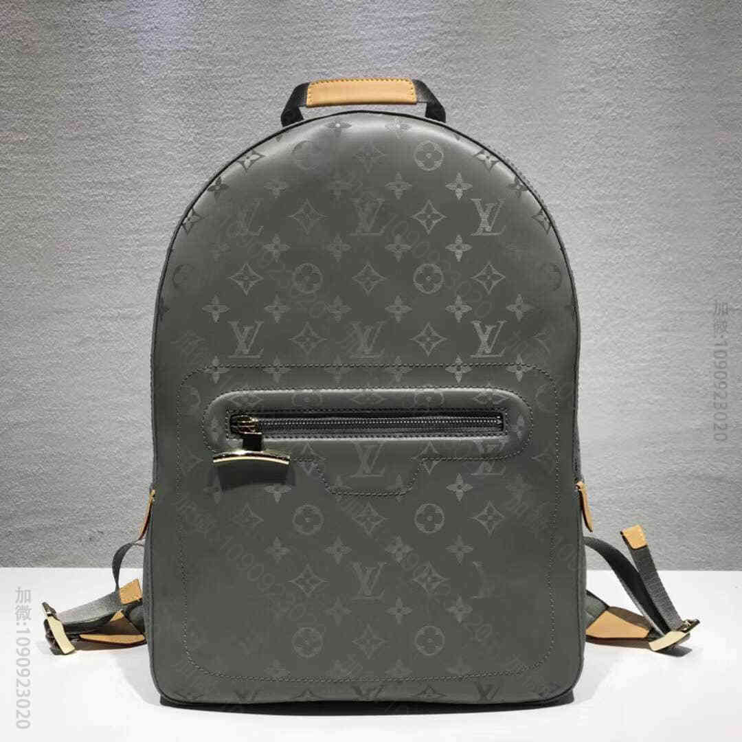 LV/路易威登18秋冬男士时装秀Titanium帆布双肩背包 M43882