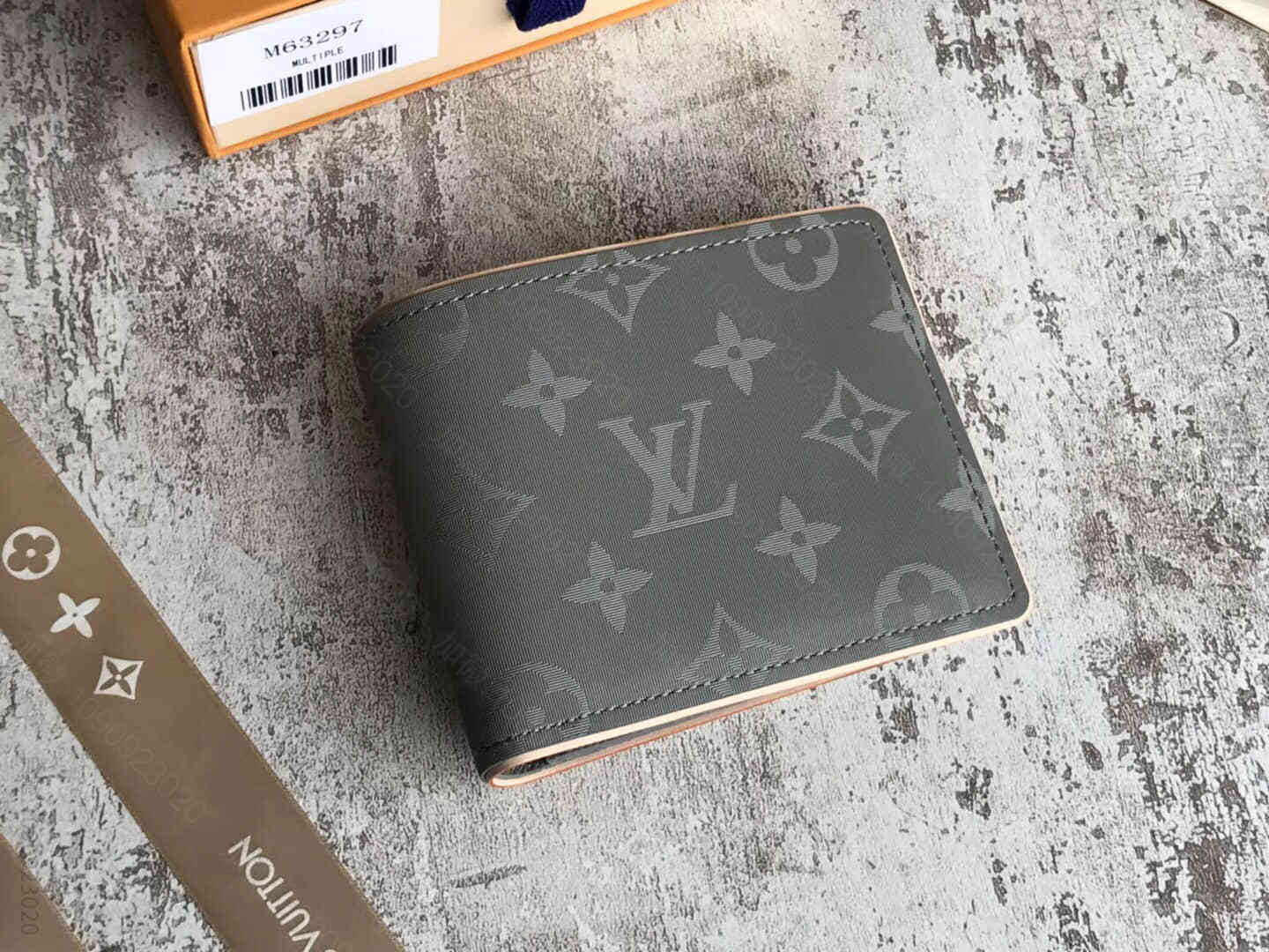 LV/路易威登18秀款钛合金镭射Multiple钱夹/钱包 M63297