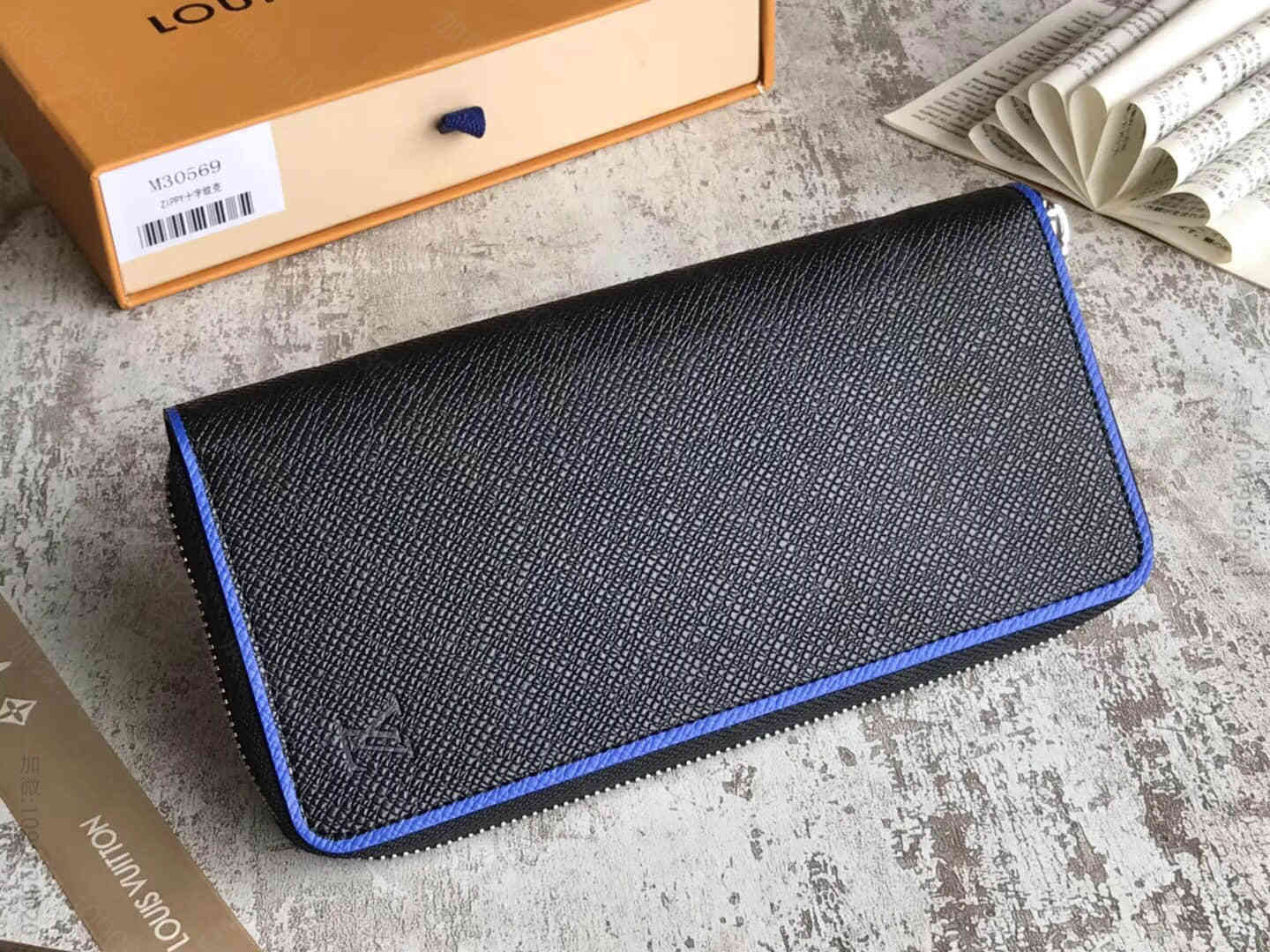 LV/路易威登18新款Taiga牛皮Zippy竖款钱夹 M30569