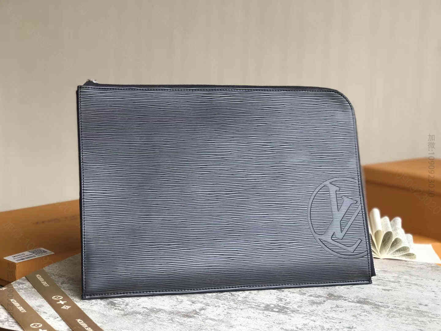 LV/路易威登 Epi Pochette Jour男士大号手拿包 M6351...