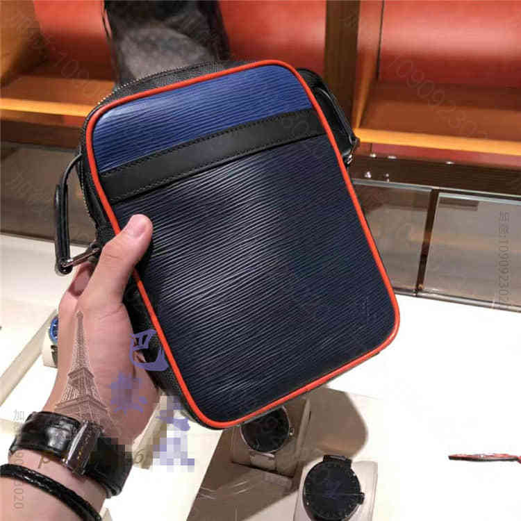 LV路易威登 18新款Epi皮革Danube Slim 斜挎包 M51460