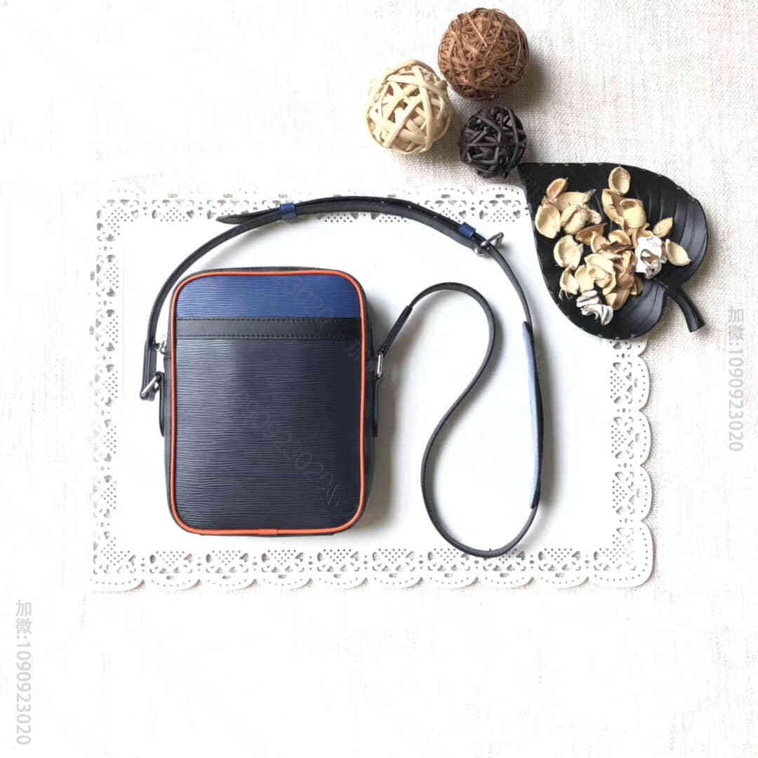 LV/路易威登 18新款男士单肩斜挎邮差包DANUBE SLIM 手袋 M5...