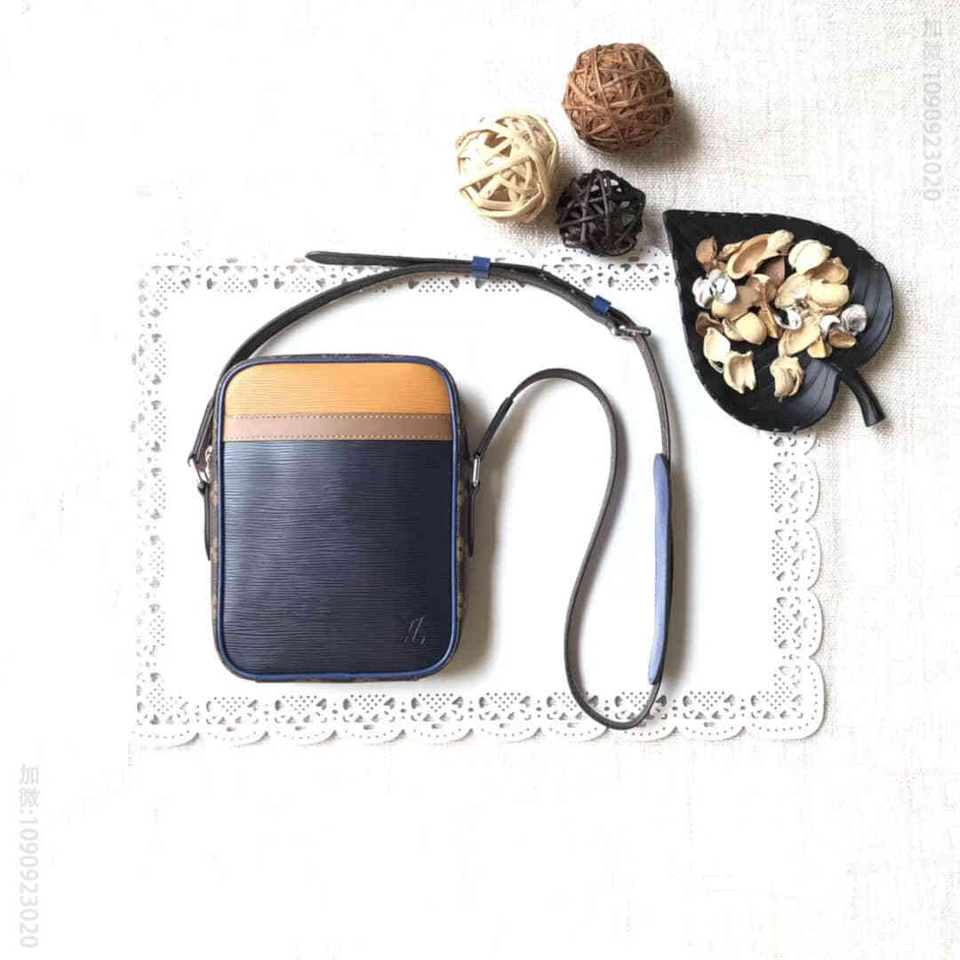 lv/路易威登 18新款DANUBE SLIM 单肩斜挎相机包 M51459