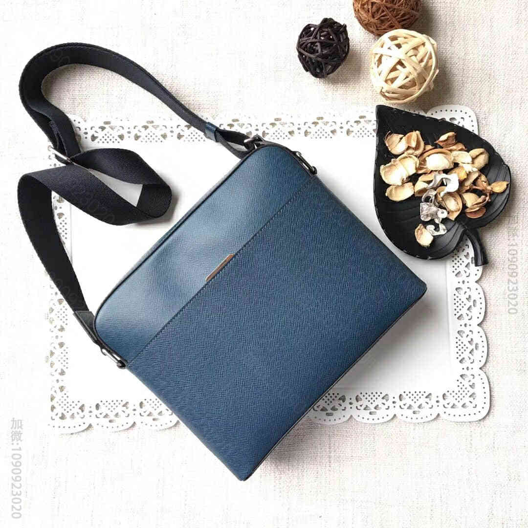 LV/路易威登Taiga牛皮Anton 斜跨包 M34409