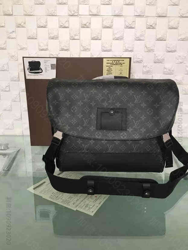 官网同款 LV M40510 路易威登Messenger MM Voyage...