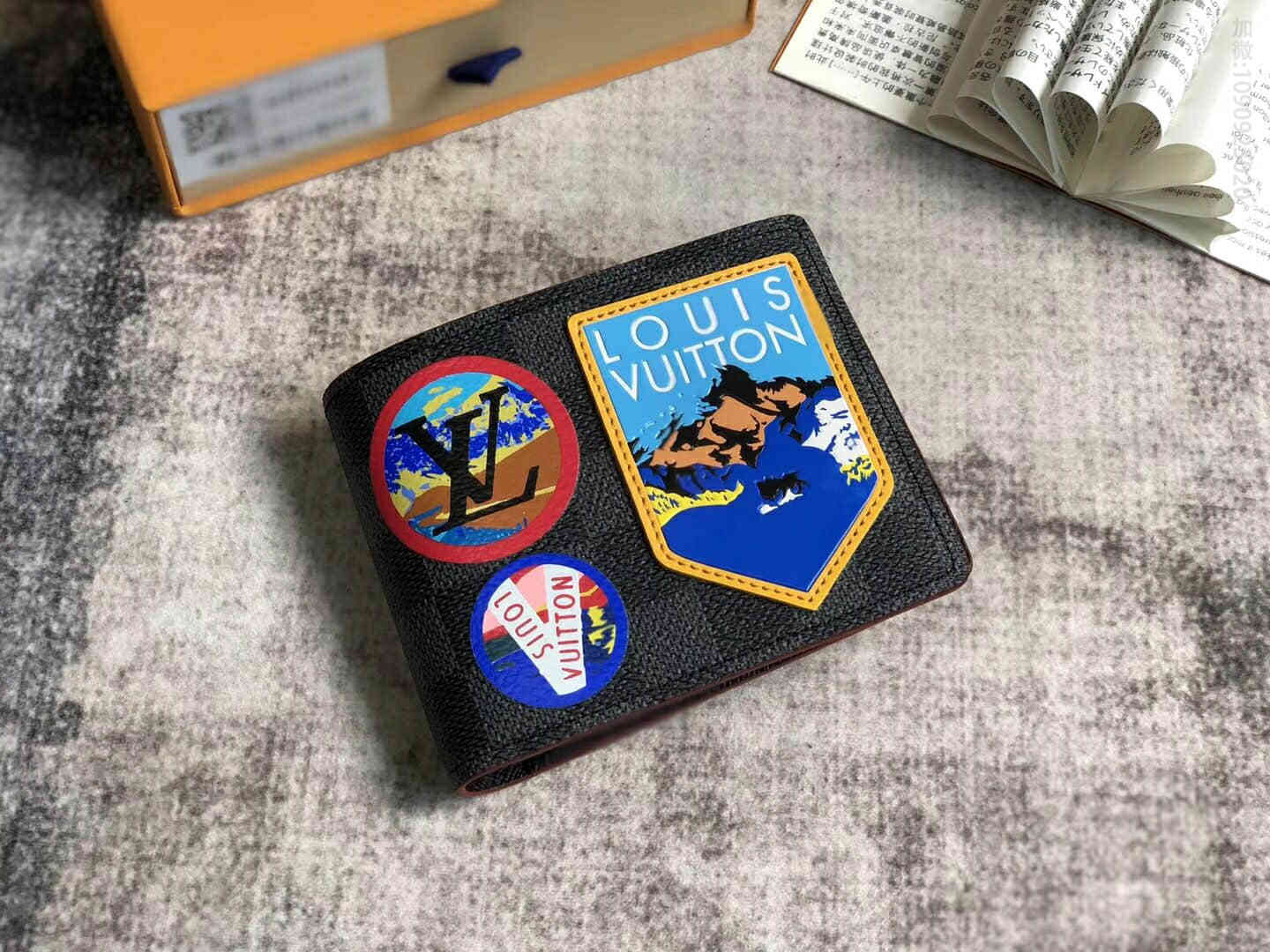 LV/路易威登 阿尔卑斯徽章贴饰Multiple钱夹 N60097