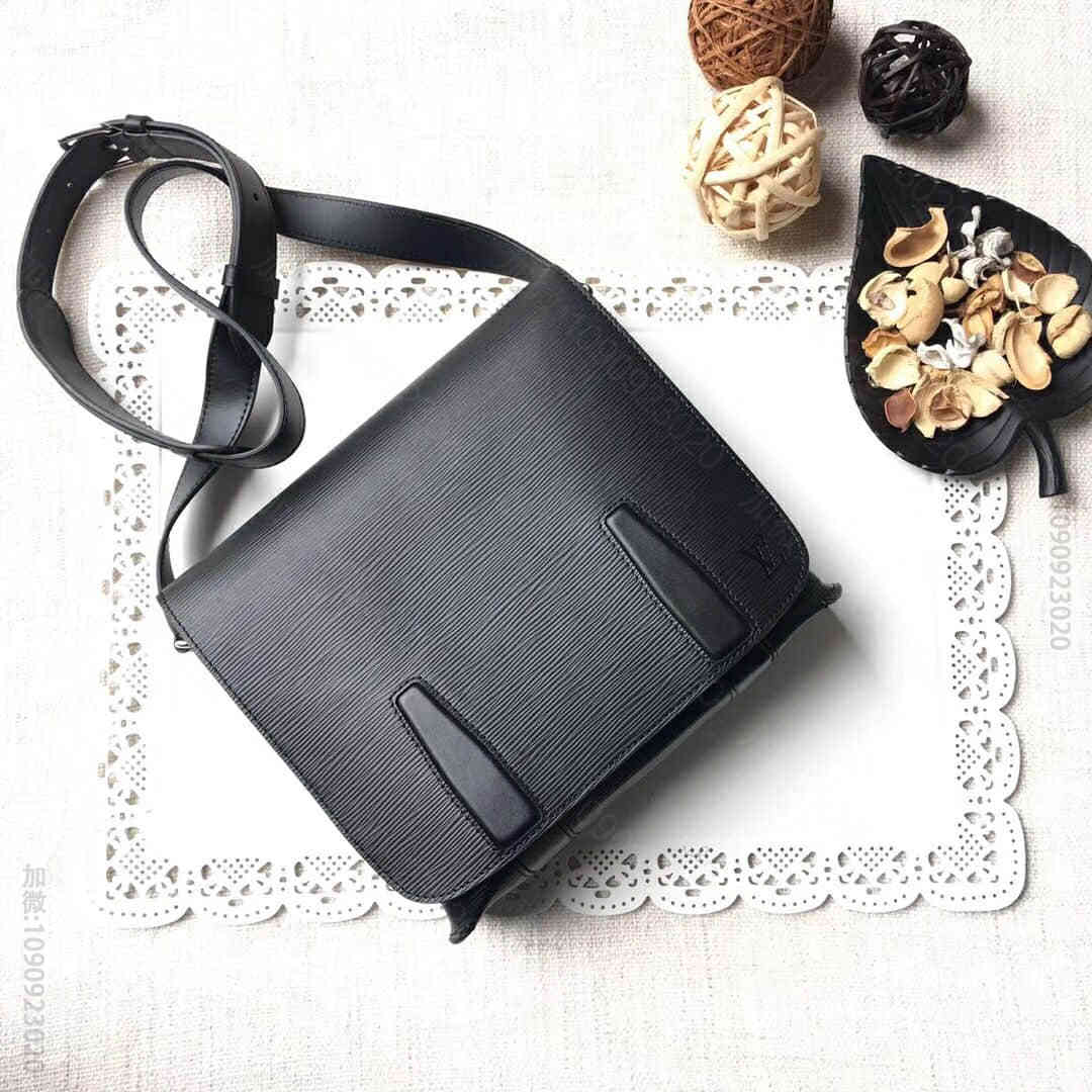 LV/路易威登 M53404 黑色斜挎包