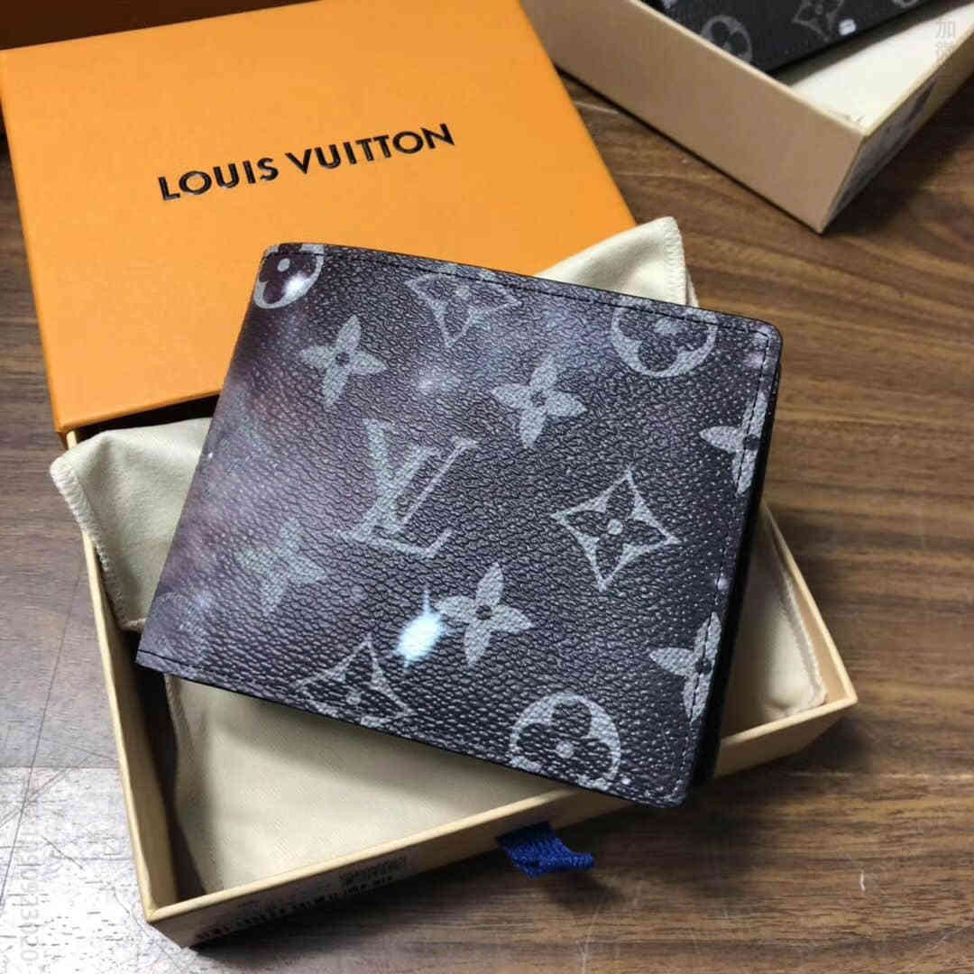 LV/路易威登 MULTIPLE 太空系列短款对折钱包/钱夹 M67429