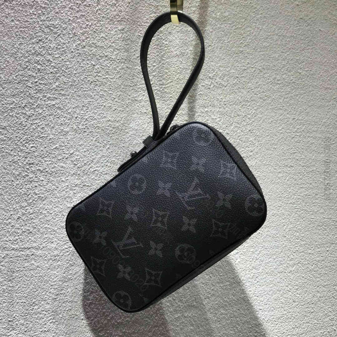 LV/路易威登 全拉链开合连侧手带手拿包
