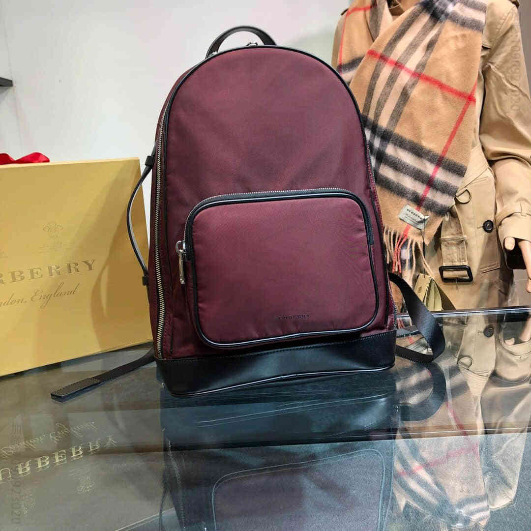 Burberry博柏利B家最新款尼龙双肩包