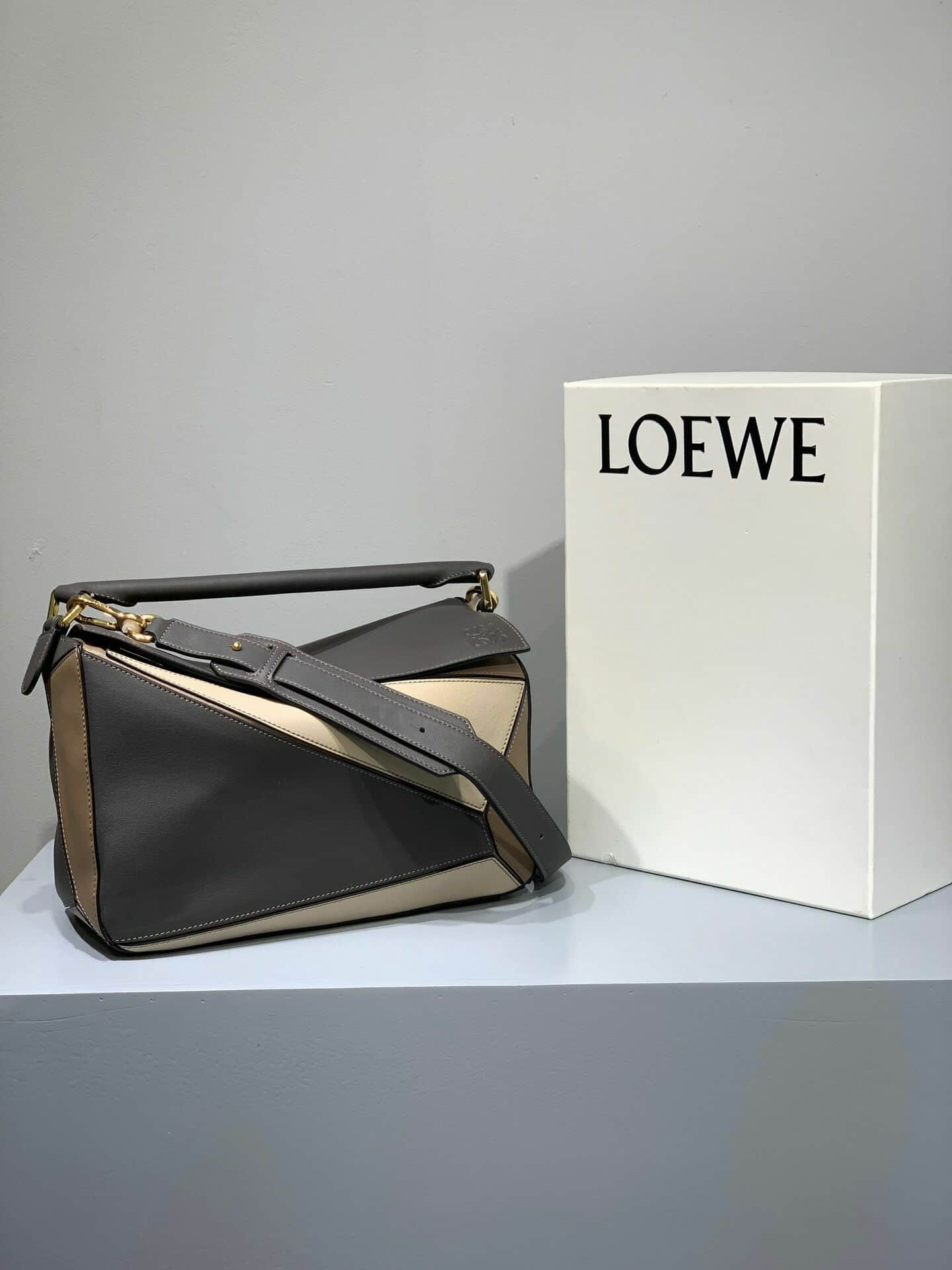 Loewe/罗意威 深咖拼色 灭世级 Puzzle29cm中号几何包 罗意威男士手提包 