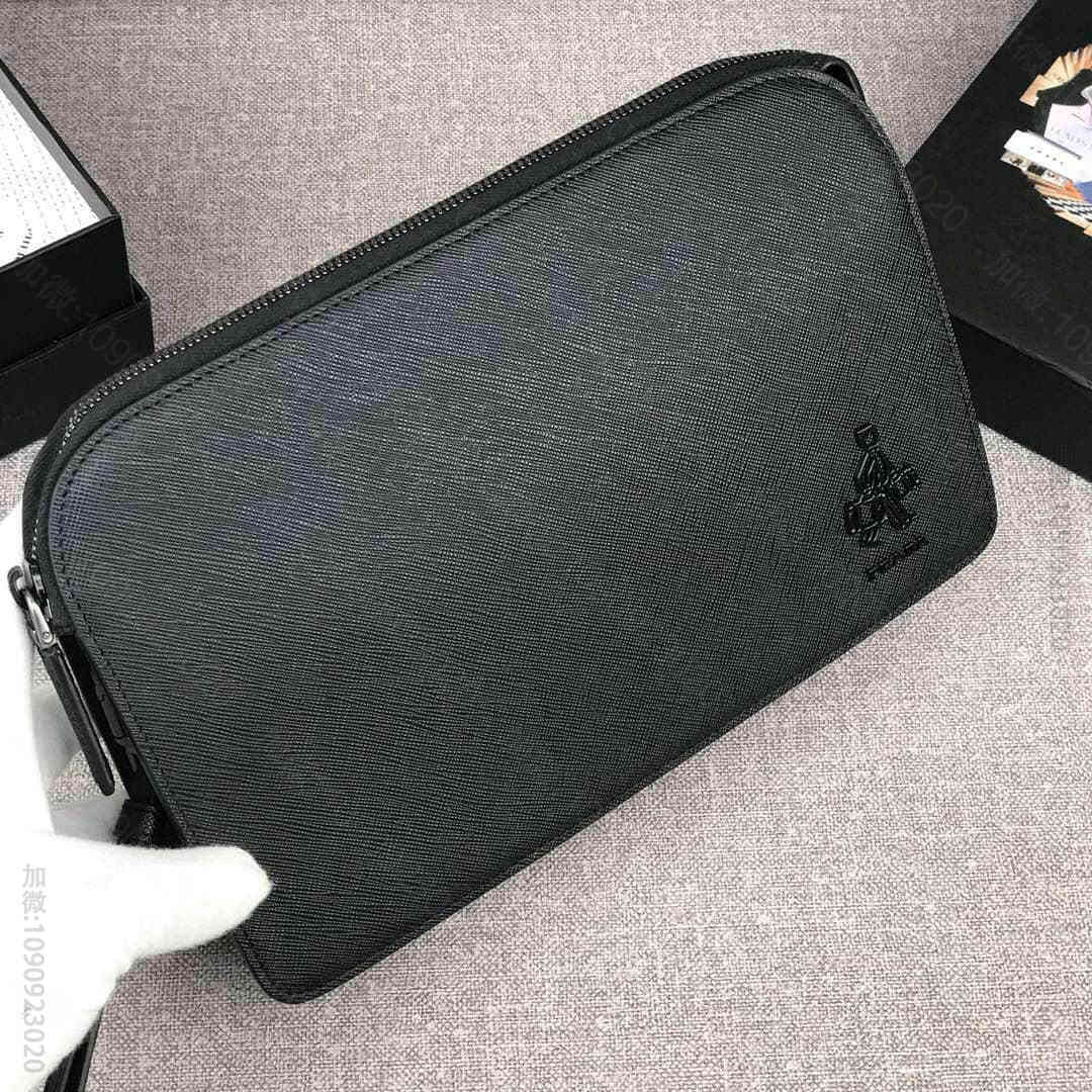 Prada普拉达新款男士手包2VF056黑色同色小公仔