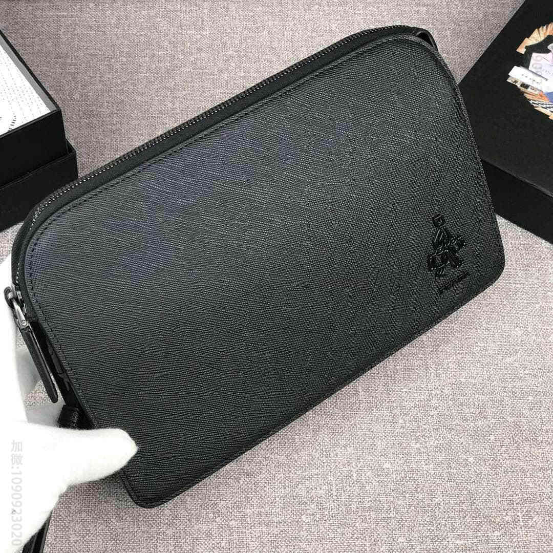 Prada普拉达新款男士手包2VF056黑色同色小公仔
