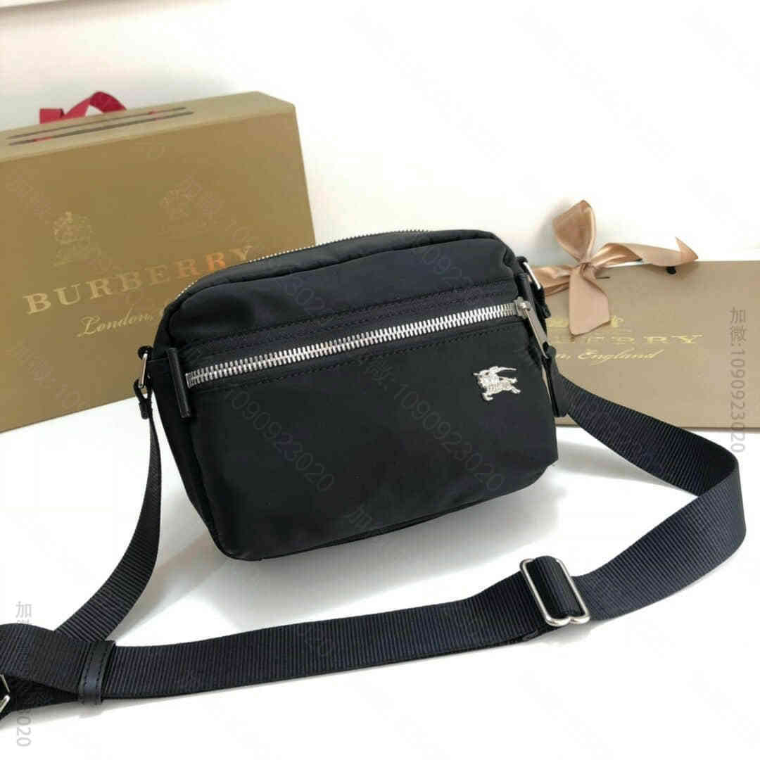Burberry/博柏利 轻盈飞行员尼龙斜挎包