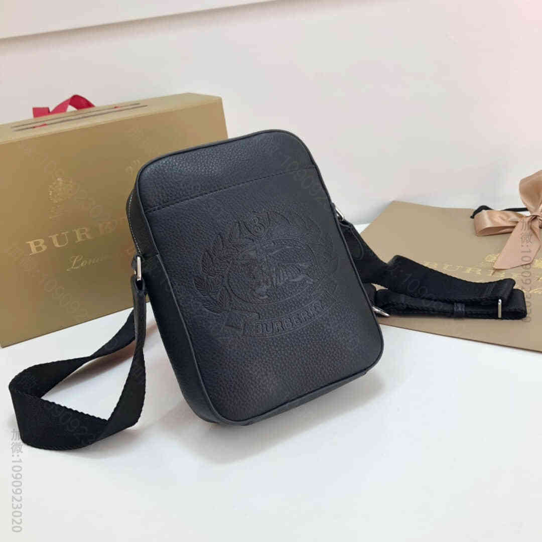 Burberry/巴宝莉 徽标压花牛皮相机包