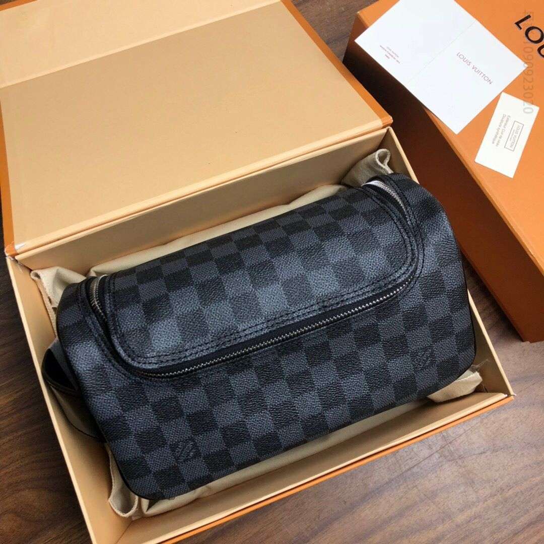 LV N47625 黑棋盘格男士盥洗袋