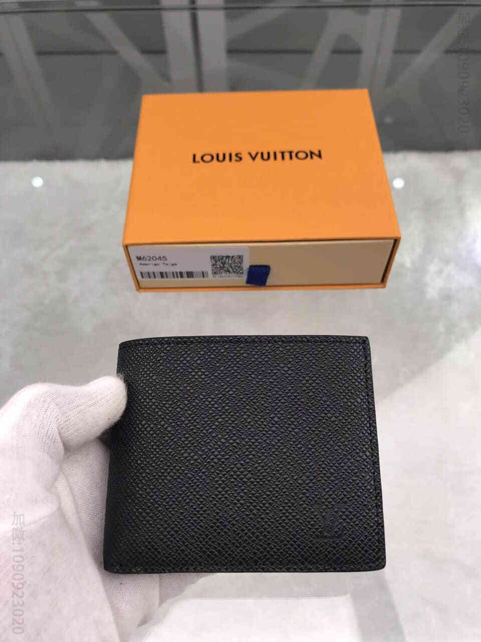 LV M62045 Taiga皮革Amerigo钱夹