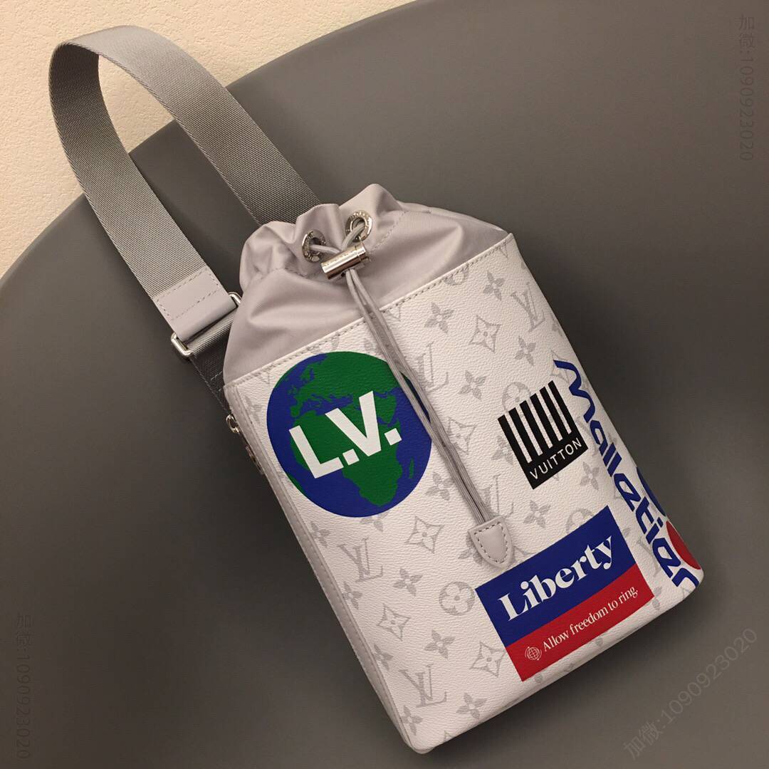 LV M44629 白色Chalk单肩包