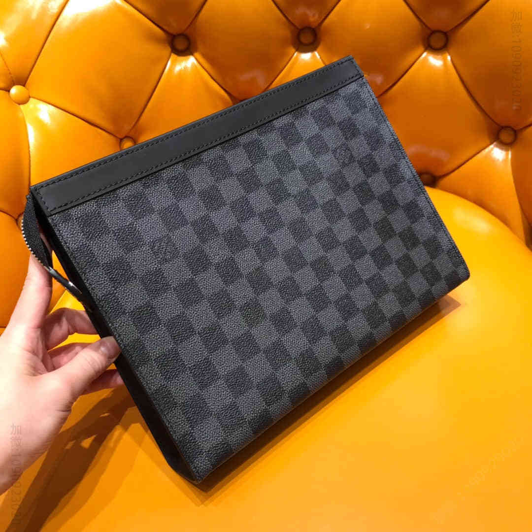 LV N41696 POCHETTE VOYAGE 黑棋盘格手拿包