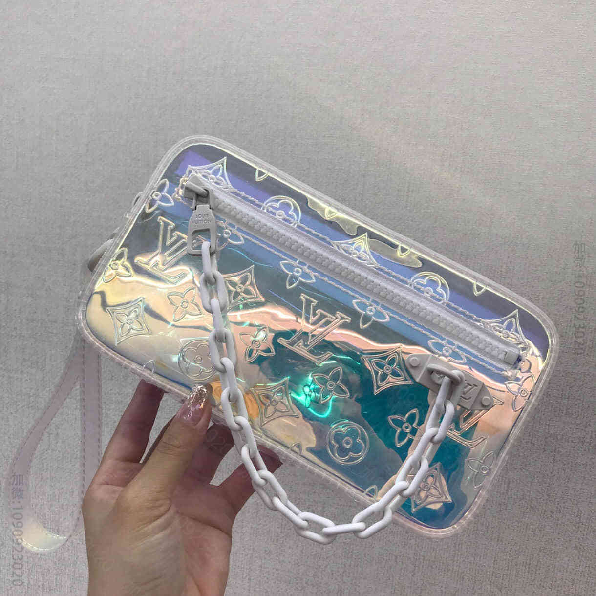 LV 2023新款限量男士炫彩PVC透明链条手拿包 M55261
