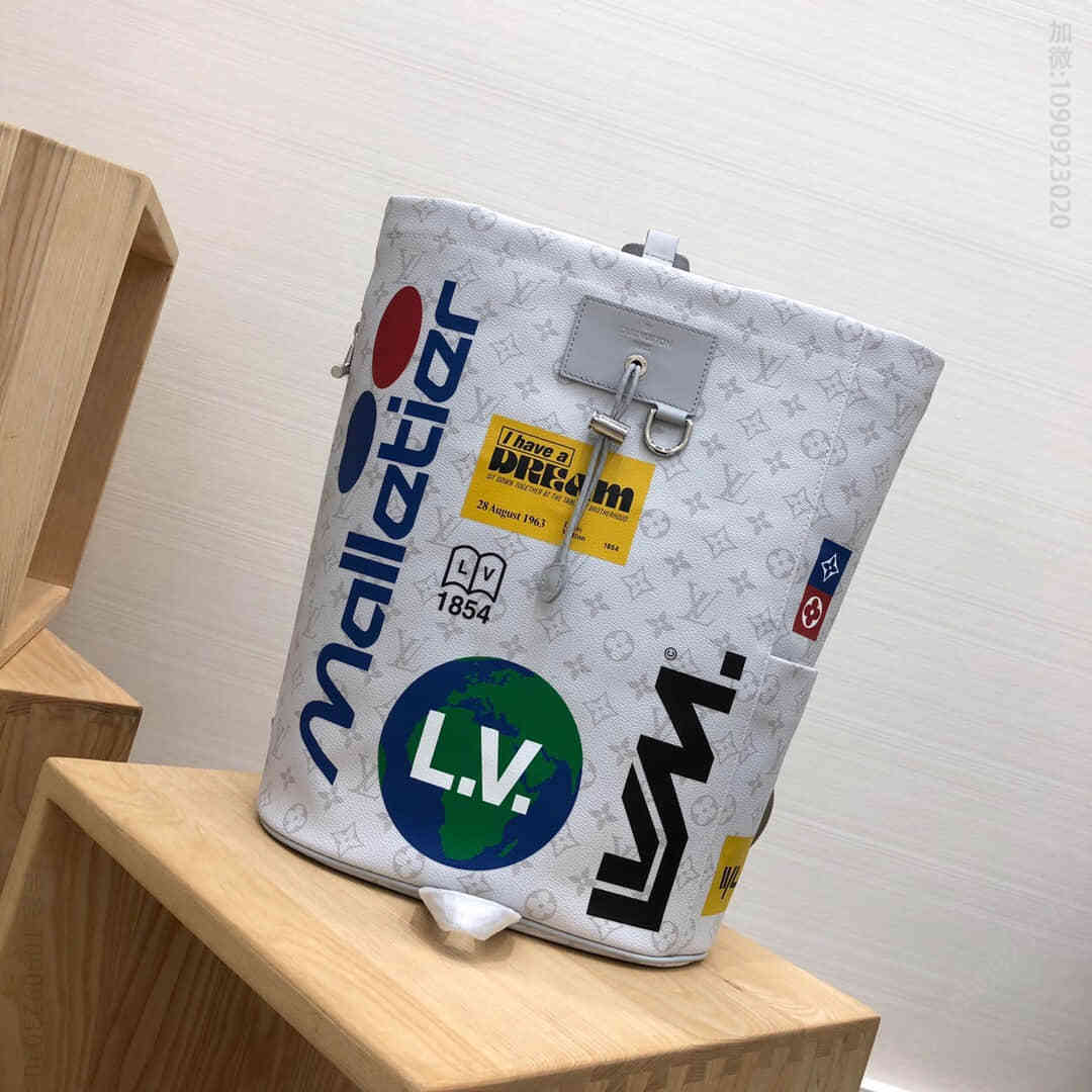 LV 19新款1854系列白色徽章Chalk双肩背包 M44616