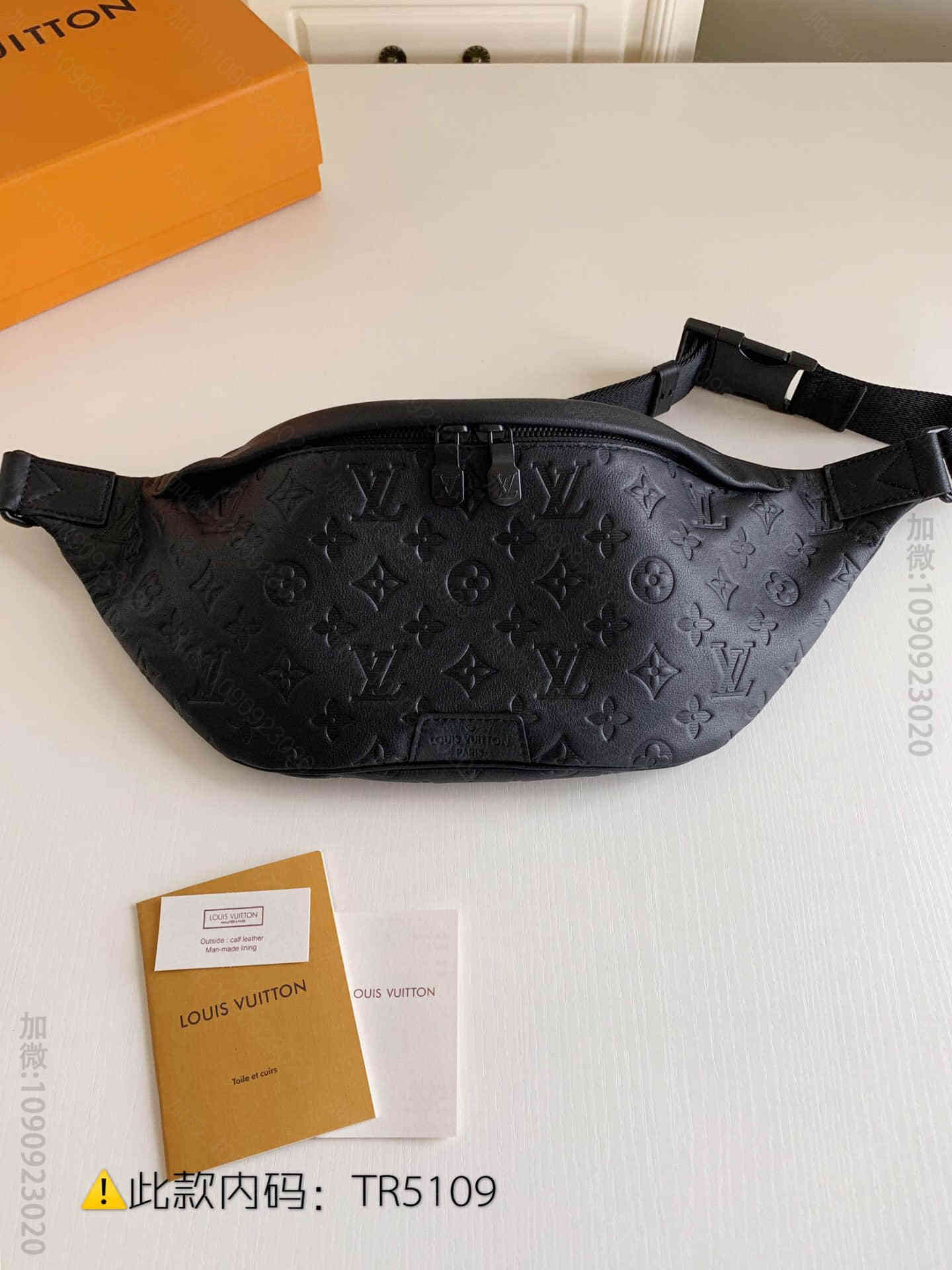LV M44388 全皮压纹Discovery腰包
