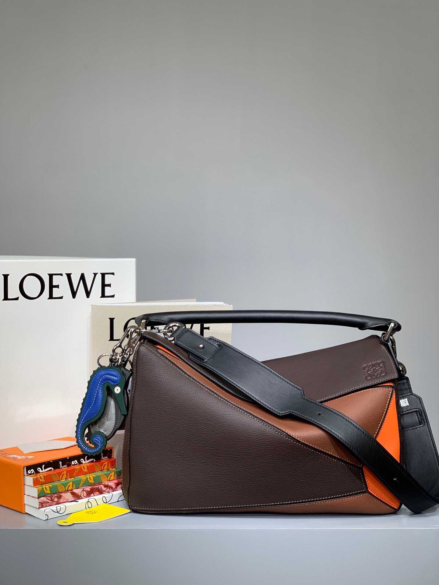 Loewe/罗意威 灰色 35cm拼色几何包
