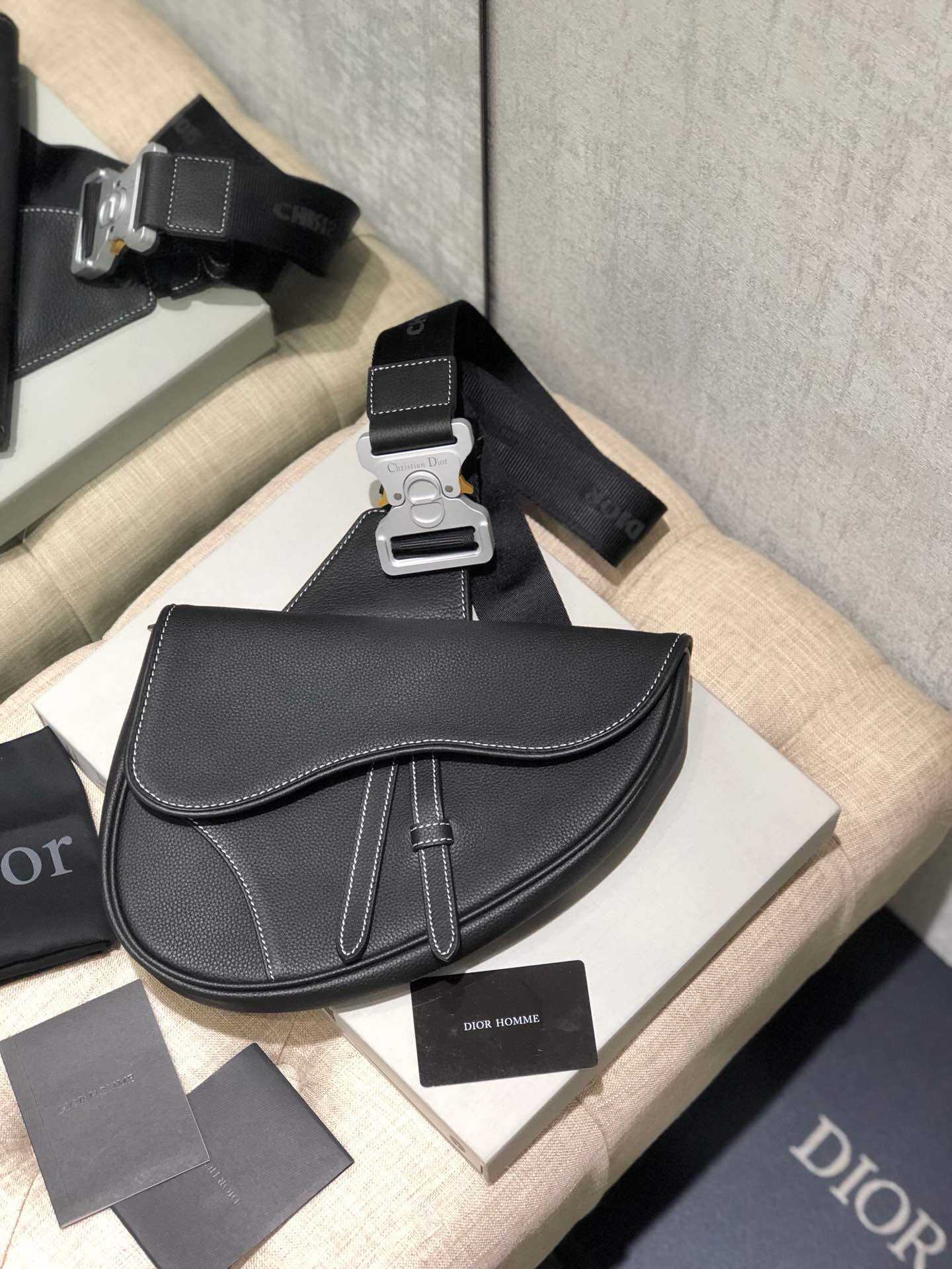 L65047_Dior/迪奥 2023新款Homme # Saddle Bag腰包胸包 黑色 迪奥男款胸包
