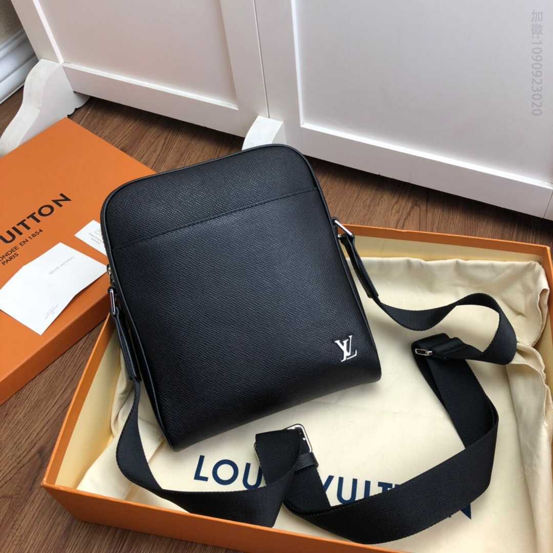 LV 2023新款Taïga牛皮Alex BB 邮差包 M30265