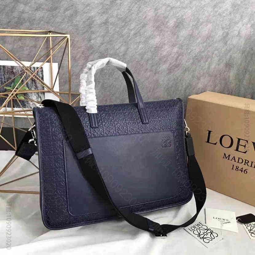 LOEWE罗意威浮雕印花图案口袋设计压花公文包0268