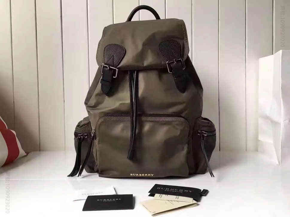 Burberry博柏利TheRucksack-大号功能性尼龙拼皮革军旅背包40209381