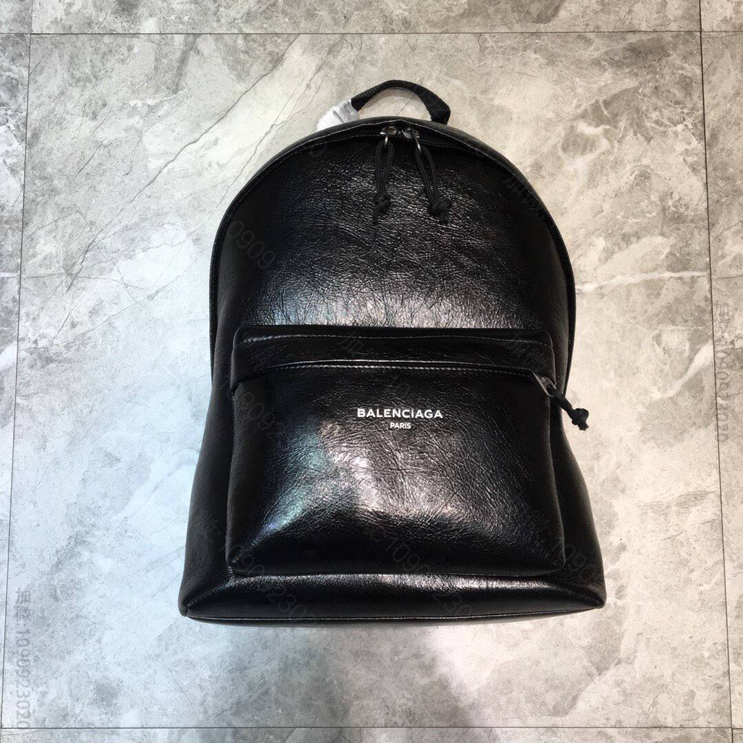 Balenciaga巴黎世家进口柔软小牛皮中号双肩背包105
