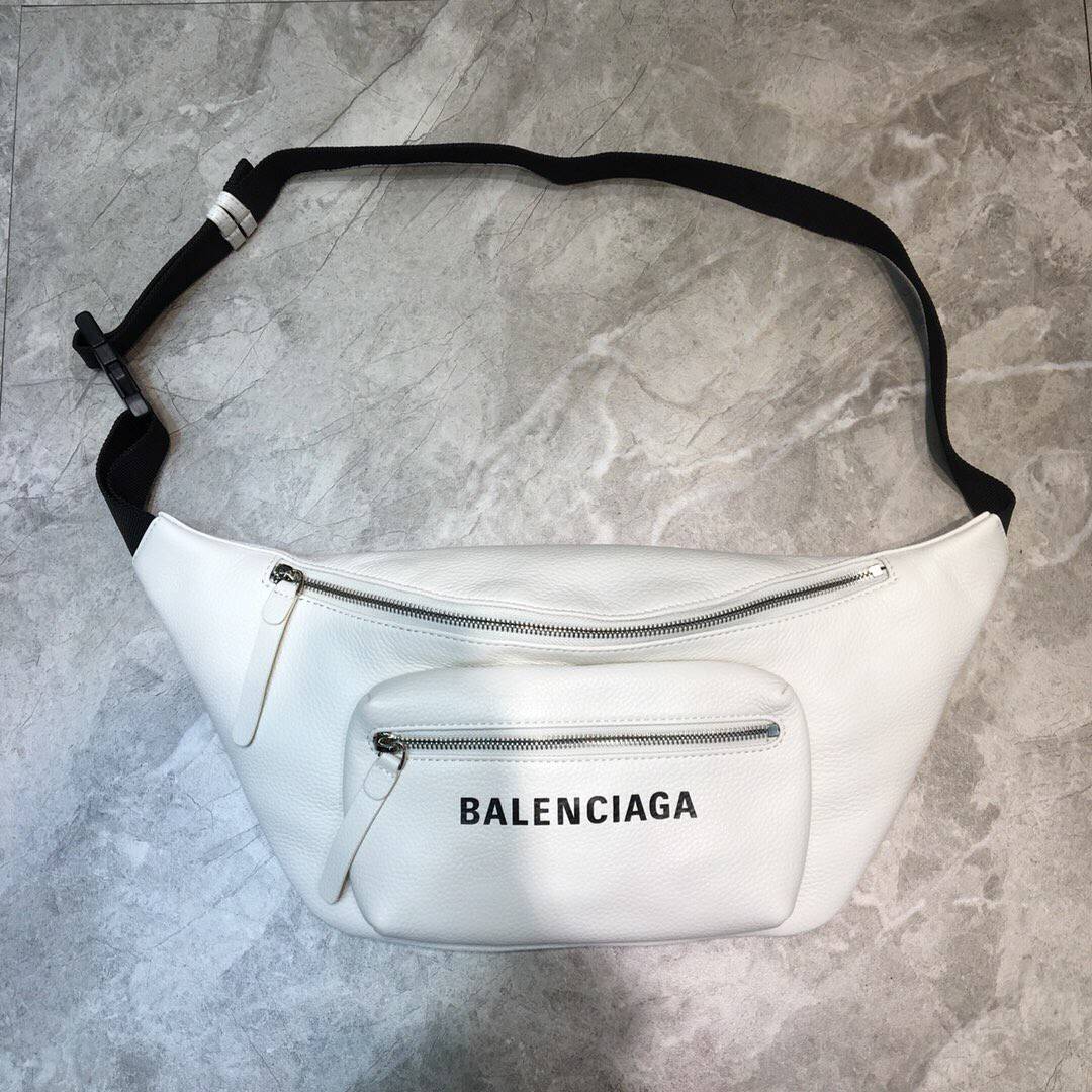 Balenciaga巴黎世家进口小牛皮材质胸包/腰包402