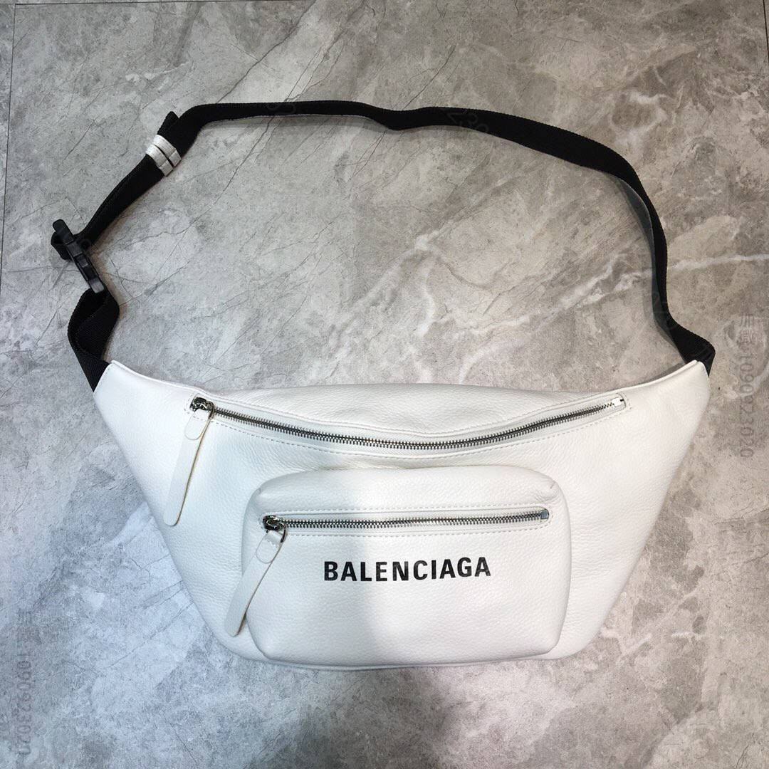 Balenciaga巴黎世家进口小牛皮材质胸包/腰包402