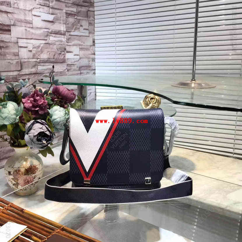 LV District 小号手袋 Damier Cobalt格纹线条涂层图案斜挎包N44003