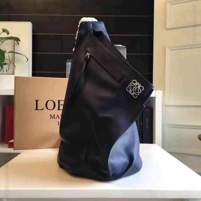 原单LOEWE罗意威CrossbobyBackpack全皮小牛皮胸包L0175蓝色