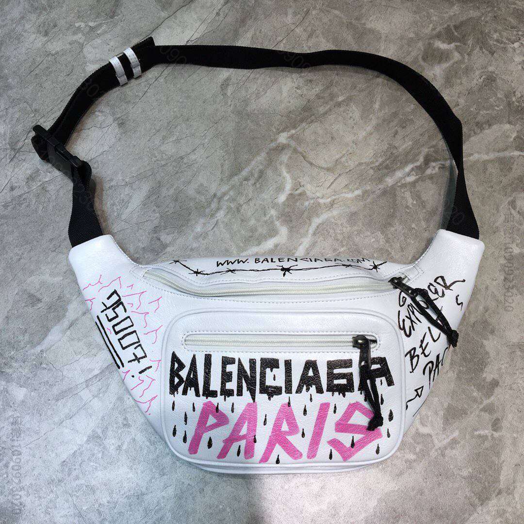 Balenciaga巴黎世家进口柔软油蜡皮材质饰涂鸦撞色胸包180402