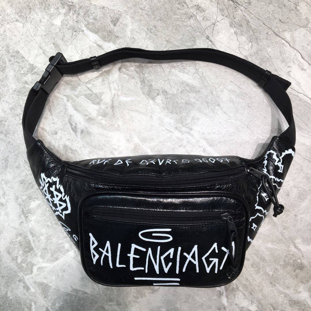 Balenciaga巴黎世家进口柔软油蜡皮材质饰涂鸦撞色胸包180402