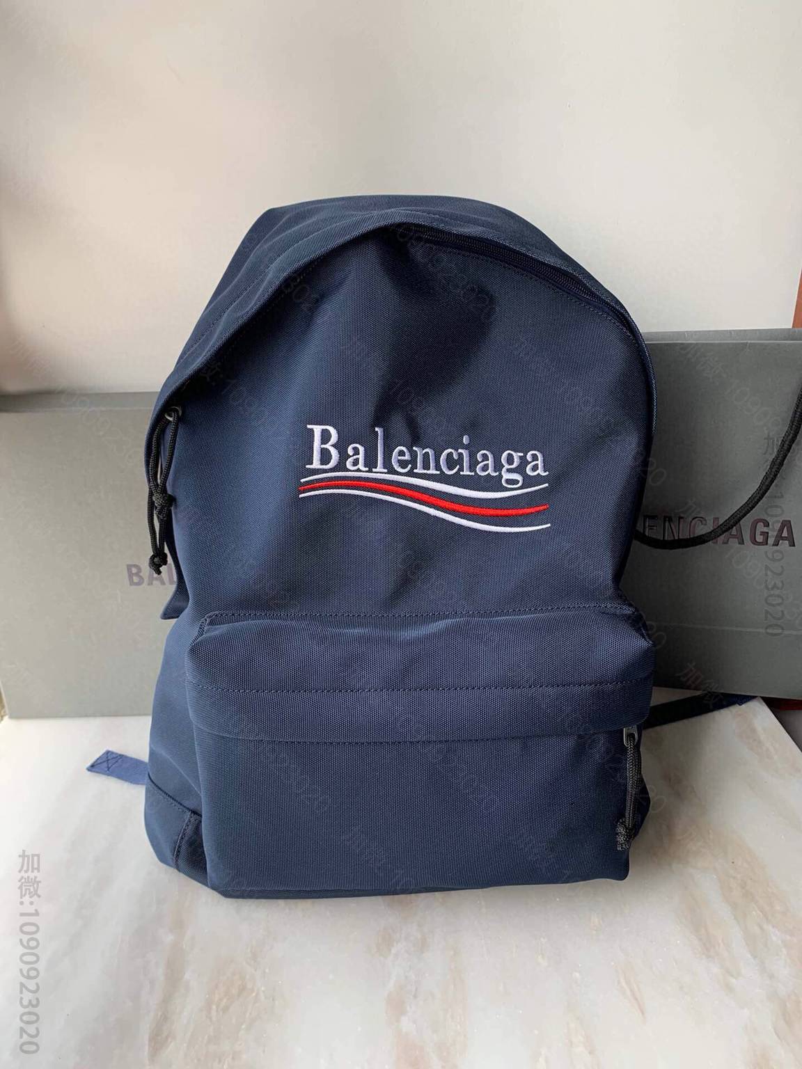 Balenciaga巴黎世家简约潮流款双肩背包405