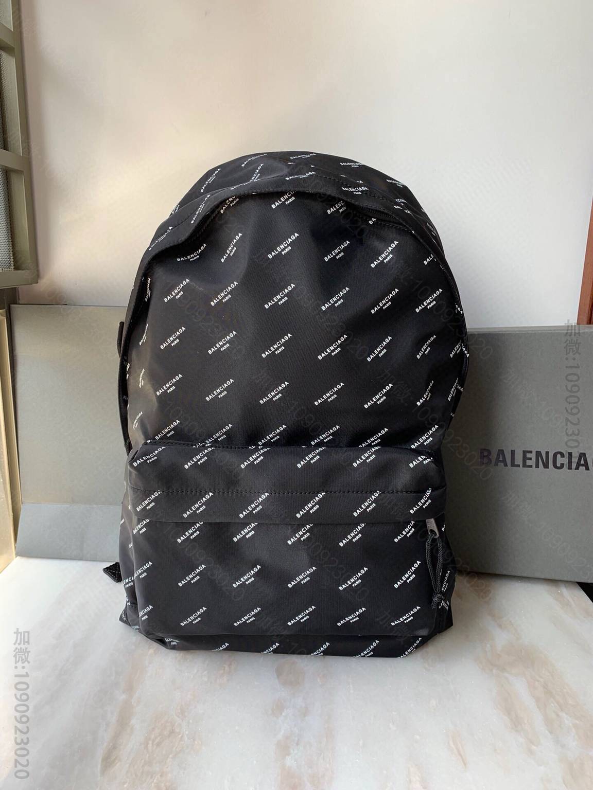 Balenciaga巴黎世家简约潮流款双肩背包405