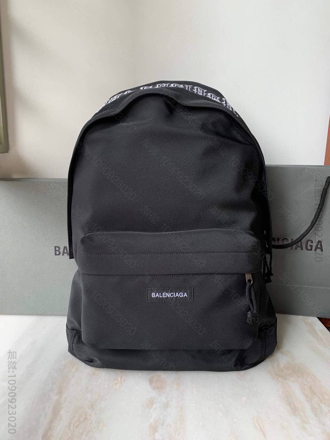 Balenciaga巴黎世家简约潮流款双肩背包405