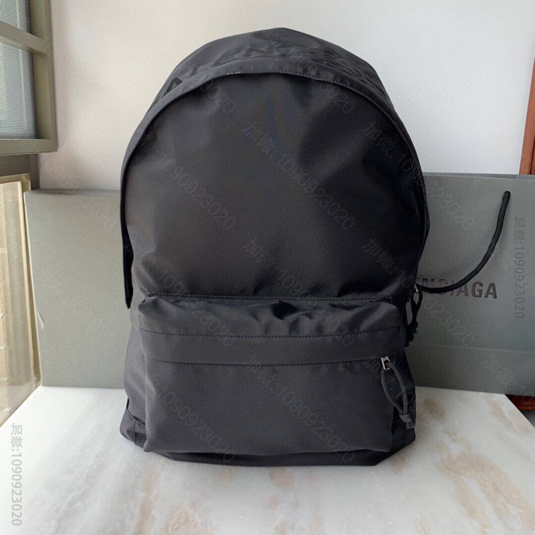 Balenciaga巴黎世家简约潮流款双肩背包401