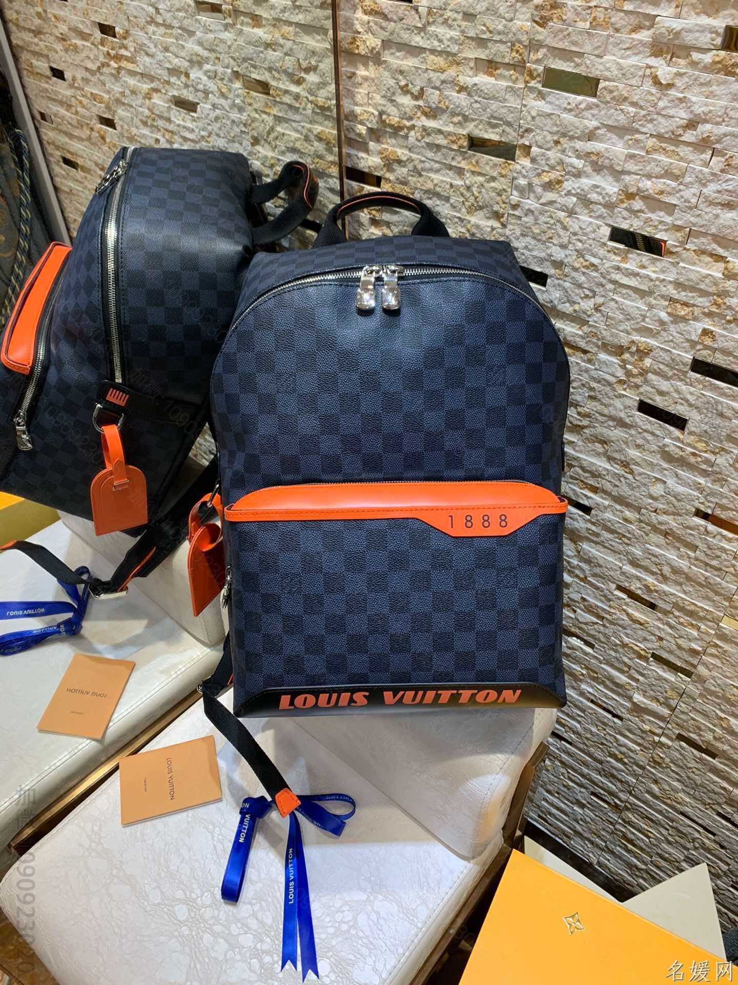 LV男士双肩包 LV 1888限量系列Discovery小号双肩包背包 N40157 原单LV双肩包 N40157