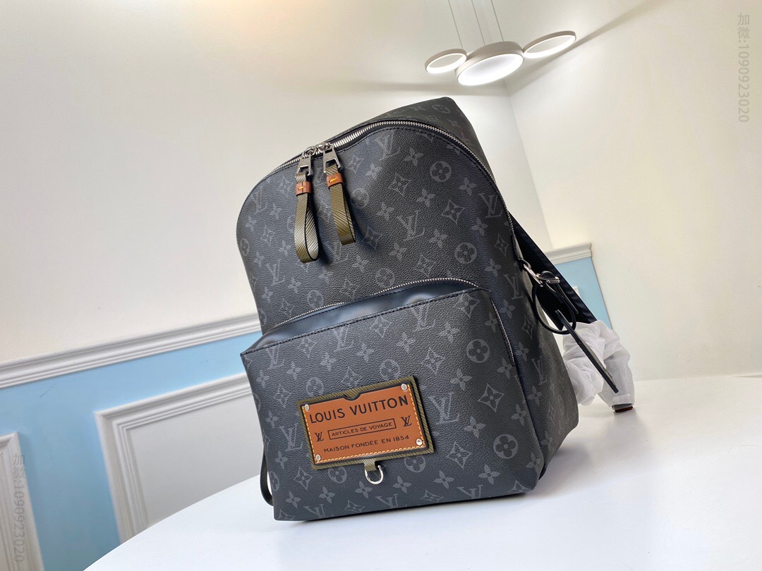 LV M45218 Discovery徽章双肩包背包