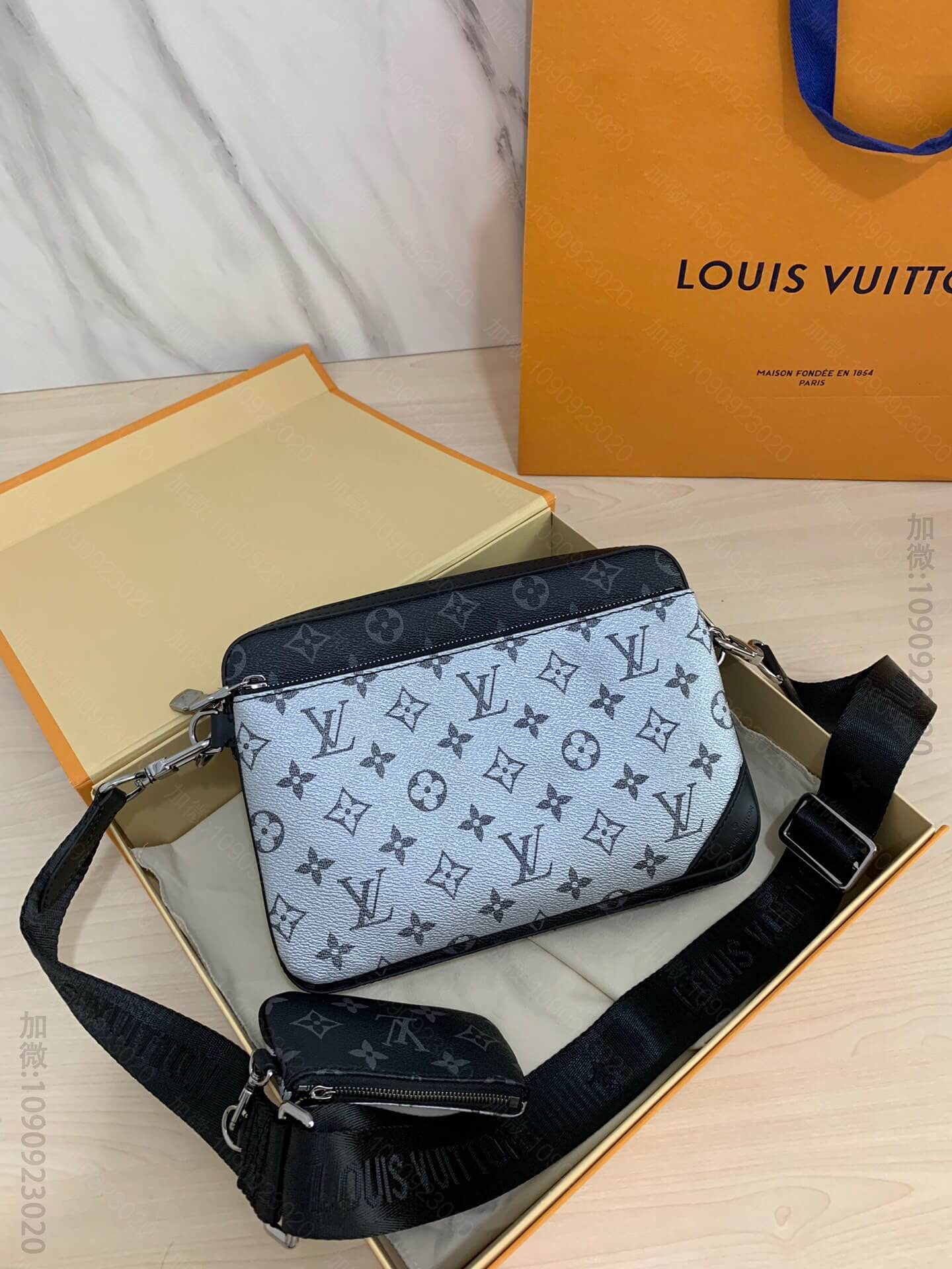 LV Crossbody Trio 男士三合一斜挎包 五合一邮差包 M694...