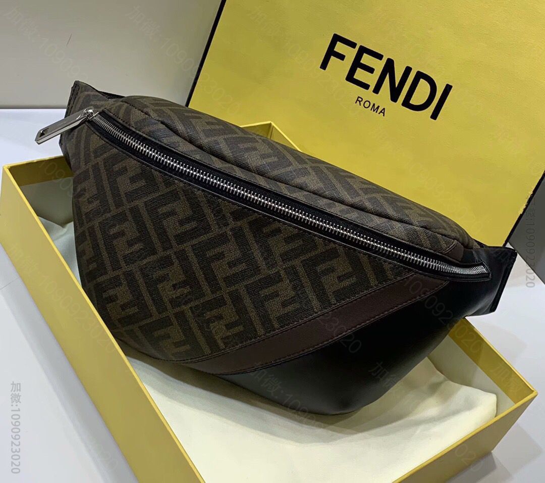 FENDI芬迪满Logo设计男女同款胸包2382