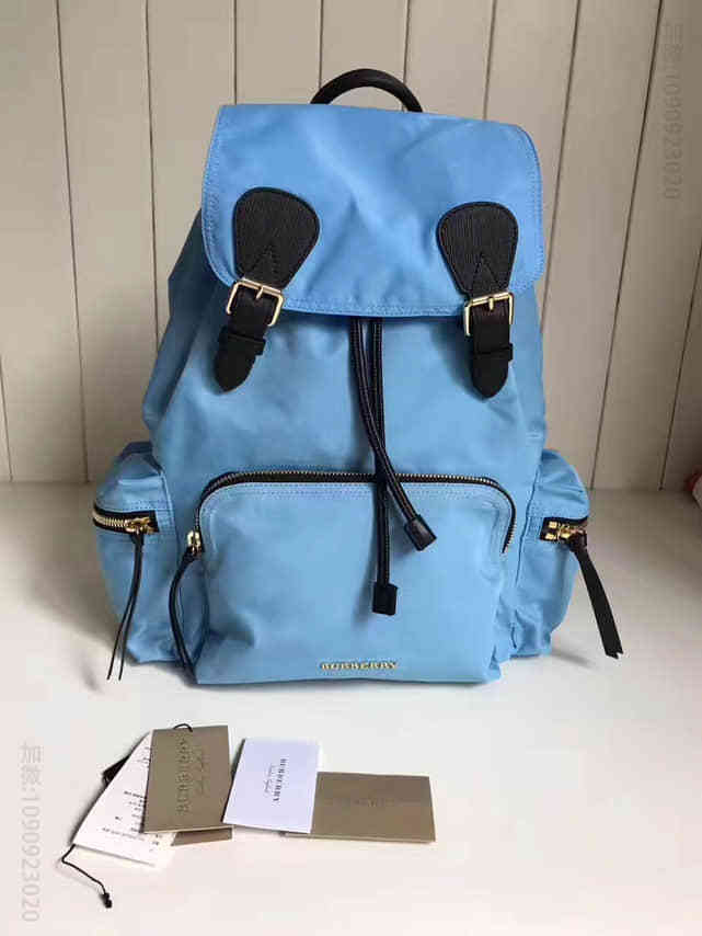 BurberryTheRucksack–大号功能性尼龙拼皮革军旅背包40148781浅蓝铃草色