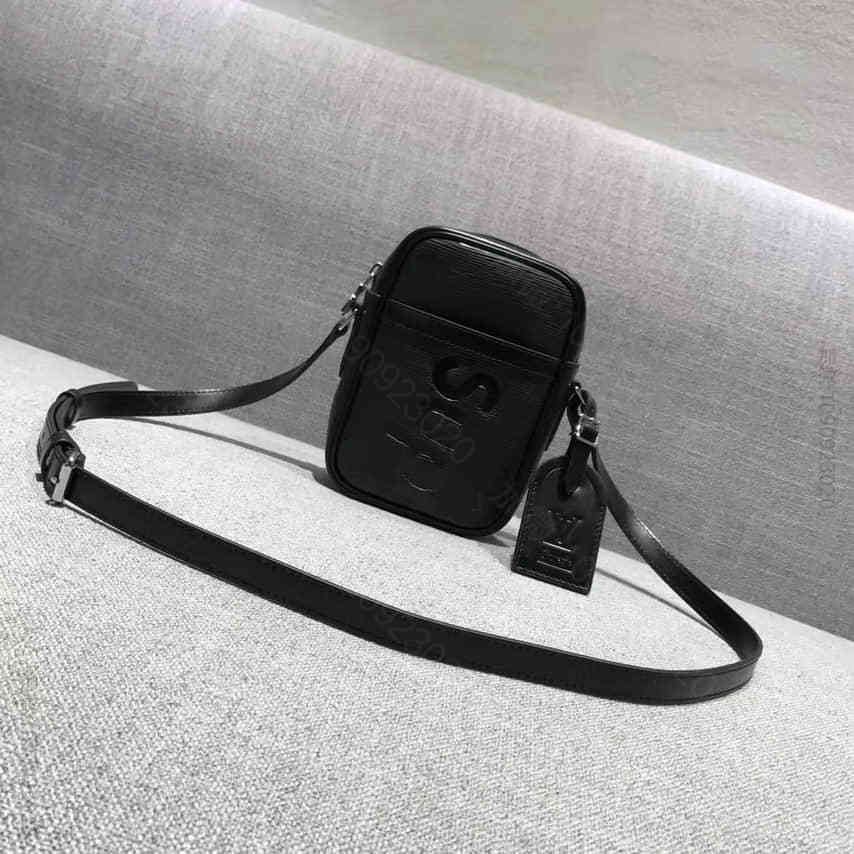 路易威登/LV 黑色水波纹Supreme特别合作系列小号斜挎包