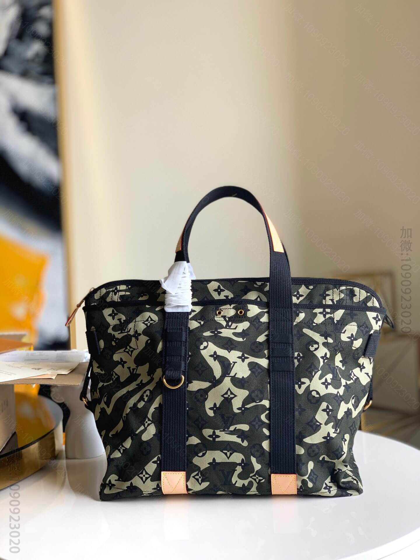 LV 陈冠希同款 布面迷彩男士购物袋 M95783