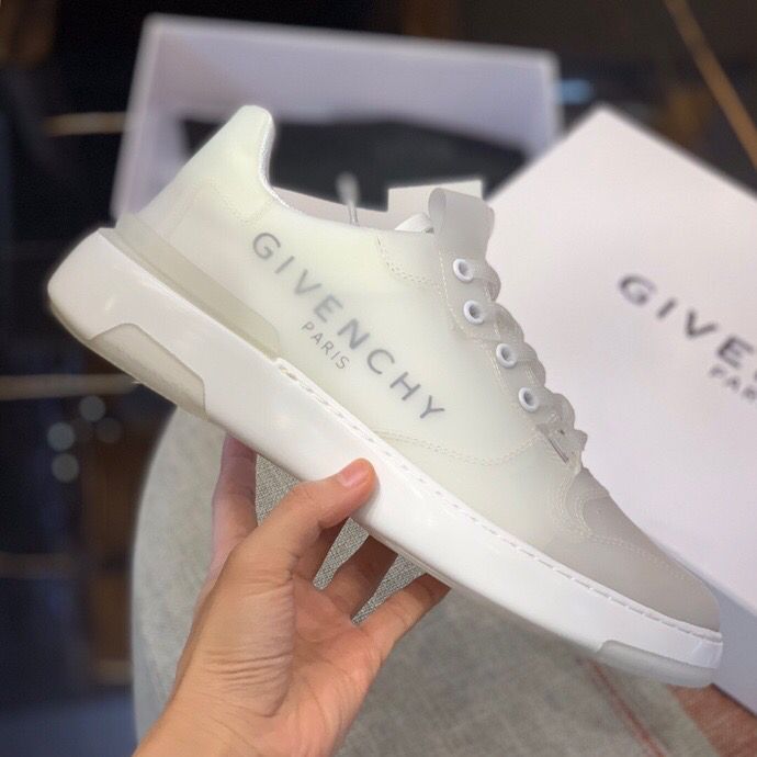 Givenchy纪梵希 采用透明聚氨酯材质印有黑色Logo印花男士运动鞋